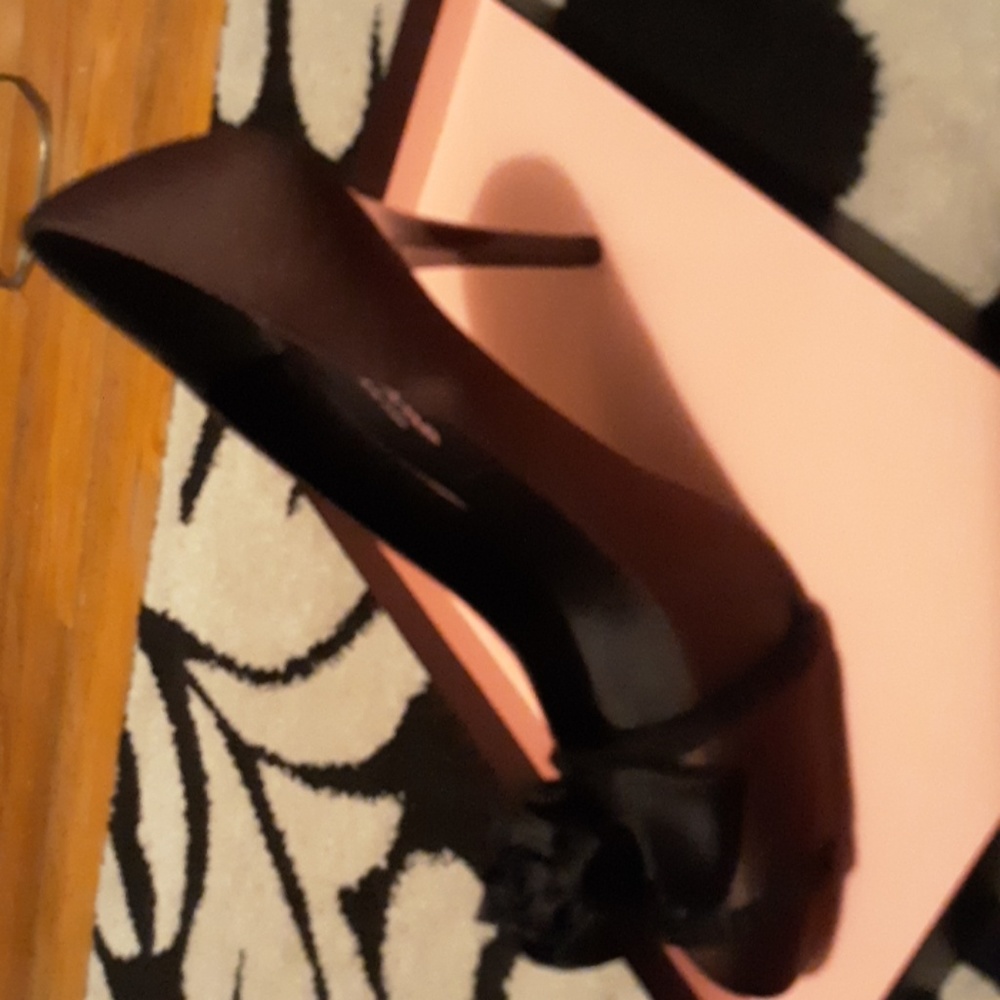 Shoe - Picture 2 of 2
